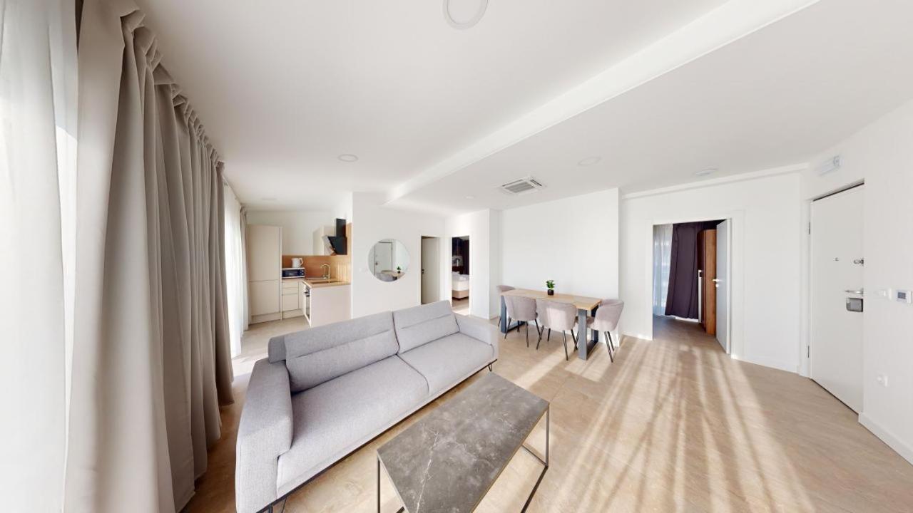 Calypso Residence อูมัค ภายนอก รูปภาพ