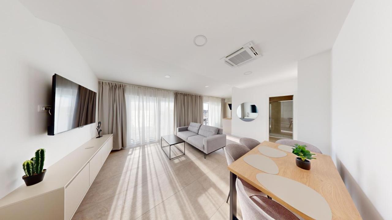 Calypso Residence อูมัค ภายนอก รูปภาพ